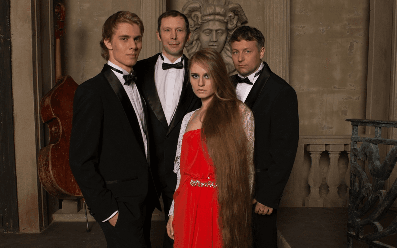 Elena et les Garcons