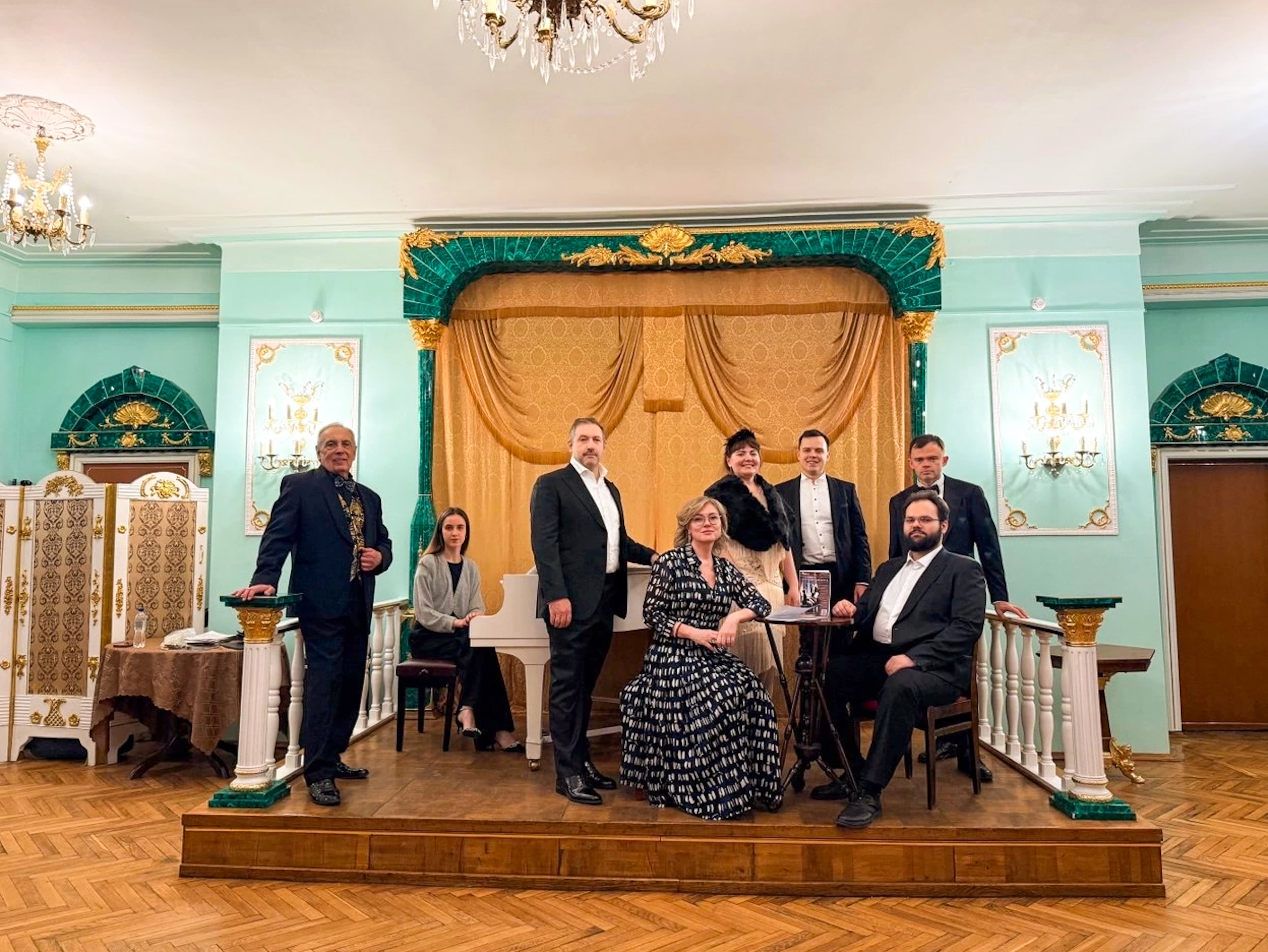 Роняет лес багряный…