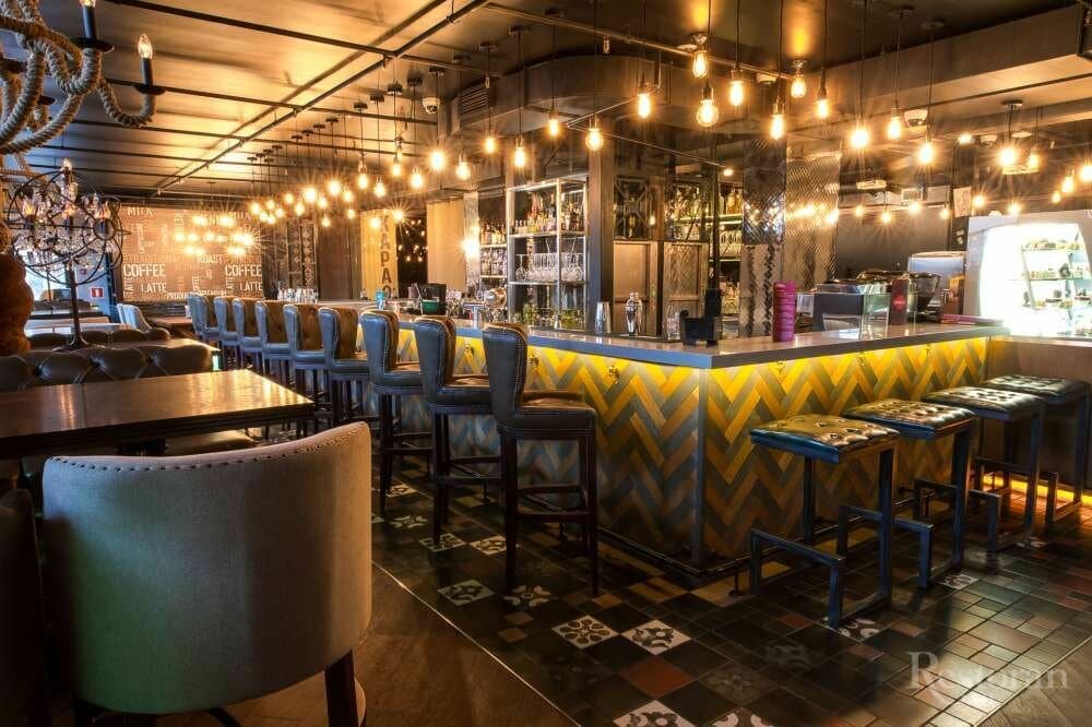 Lюstra Bar — фото площадки